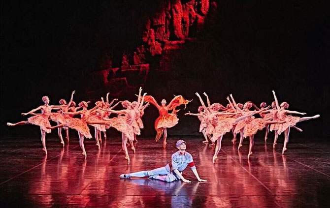 上海芭蕾舞团原创芭蕾舞剧《闪闪的红星》杭州站