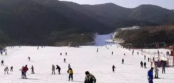龙凤山滑雪滑草场