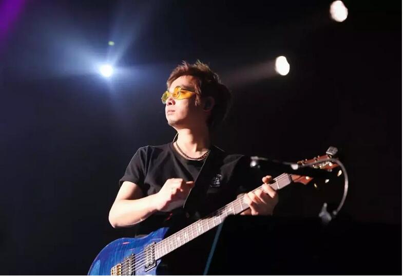 独立音乐人李星宇,凭借多年丰富的经验,运营个人音乐项目鲸鱼马戏团.
