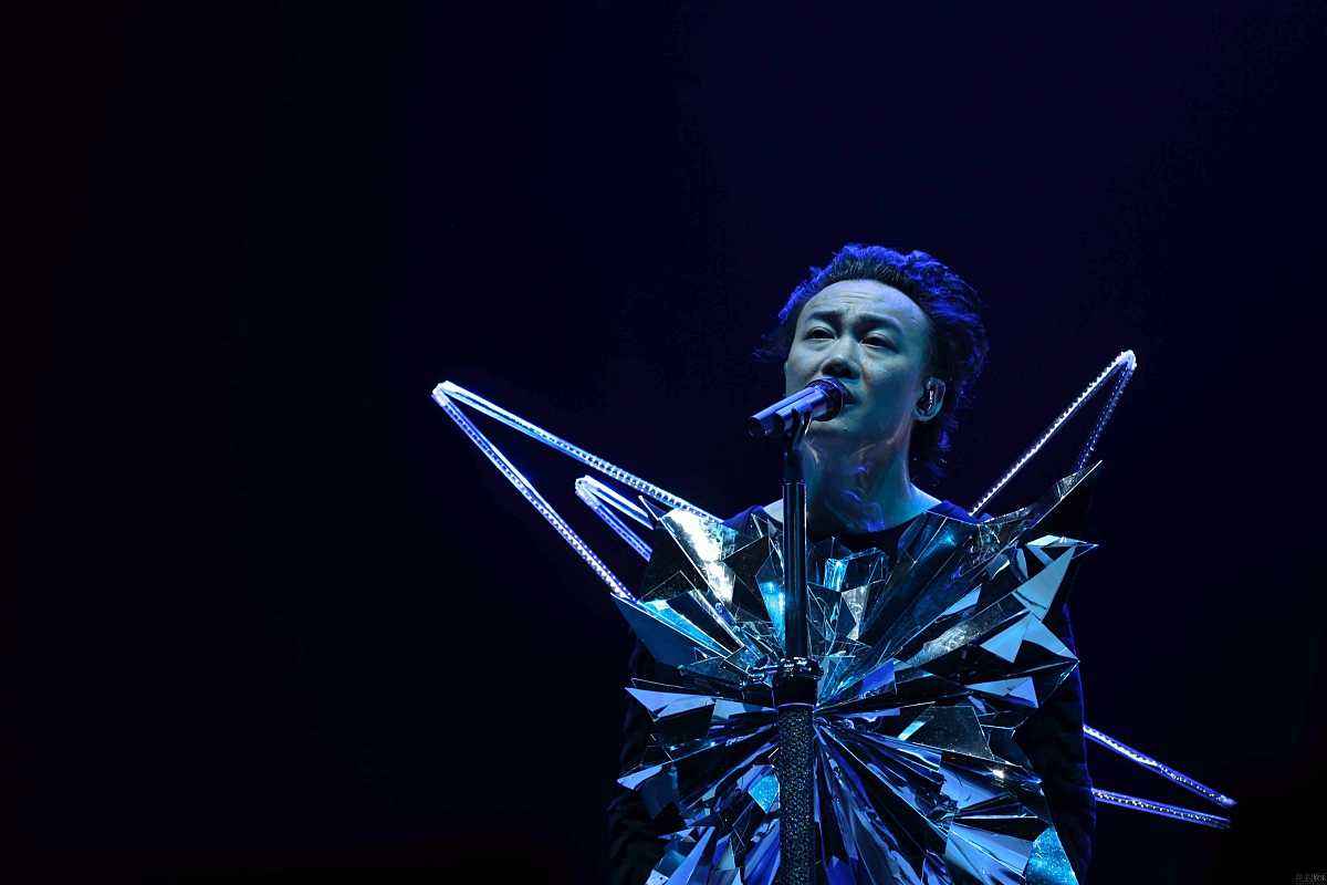 陈奕迅海外首场献新加坡 与歌迷共同见证陈奕迅的“恐惧与梦想” - 哔哩哔哩
