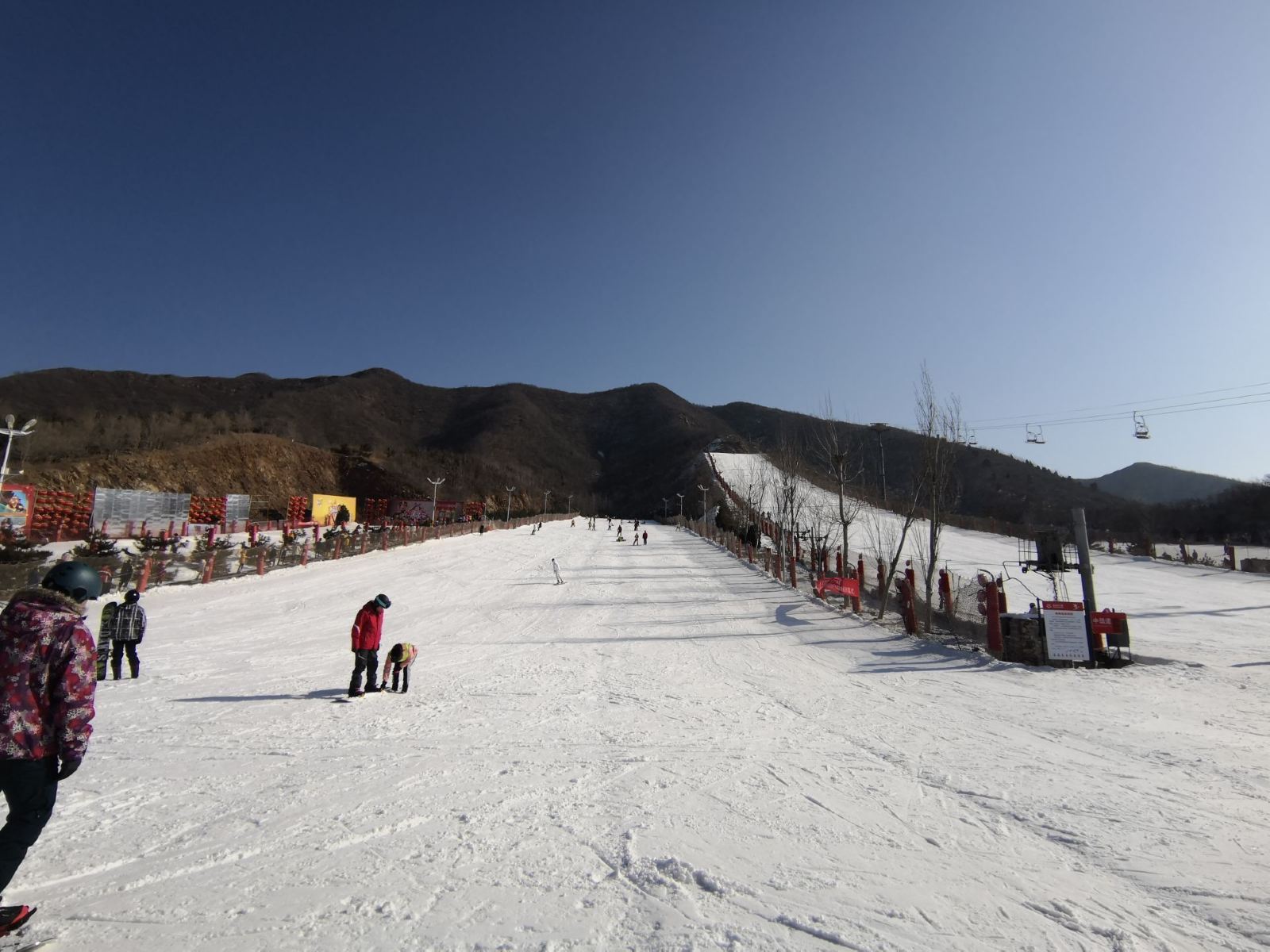 西部长青滑雪场冰雪小镇距鹿泉5公里,与石家庄市动物园,龙泉寺,抱犊寨