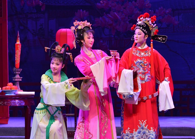黄梅戏送香茶罗帕记回娘家女驸马洞房武汉站