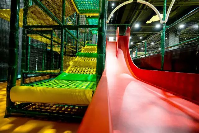 乐迪嗨蹦城蹦床主题乐园