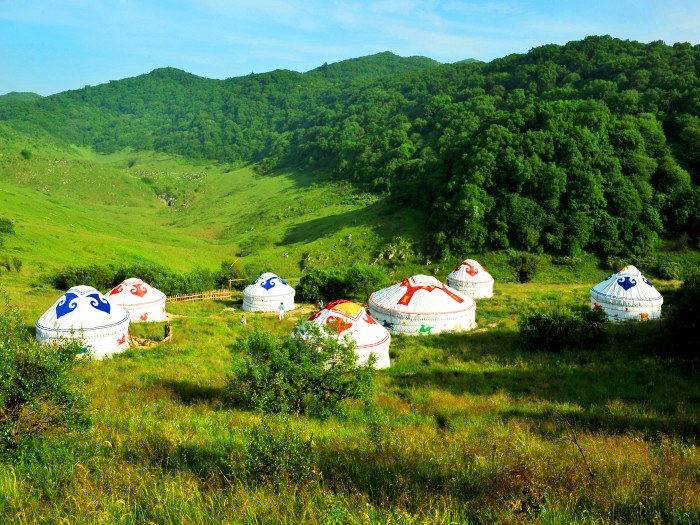 紫柏山,风景如画,堪称秦巴千里栈道"第—名山",素有"黄山归来不看岳