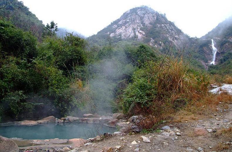 来连州大东山温泉度假村,感受纯天然的自然环境,让您远离城镇的污染与