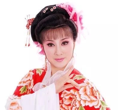 别具风格,先后在《梁祝》《情探》《孔雀东南飞》《李娃传》《劈山救