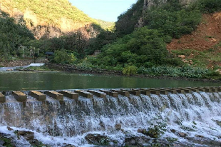 龙卧岩景区