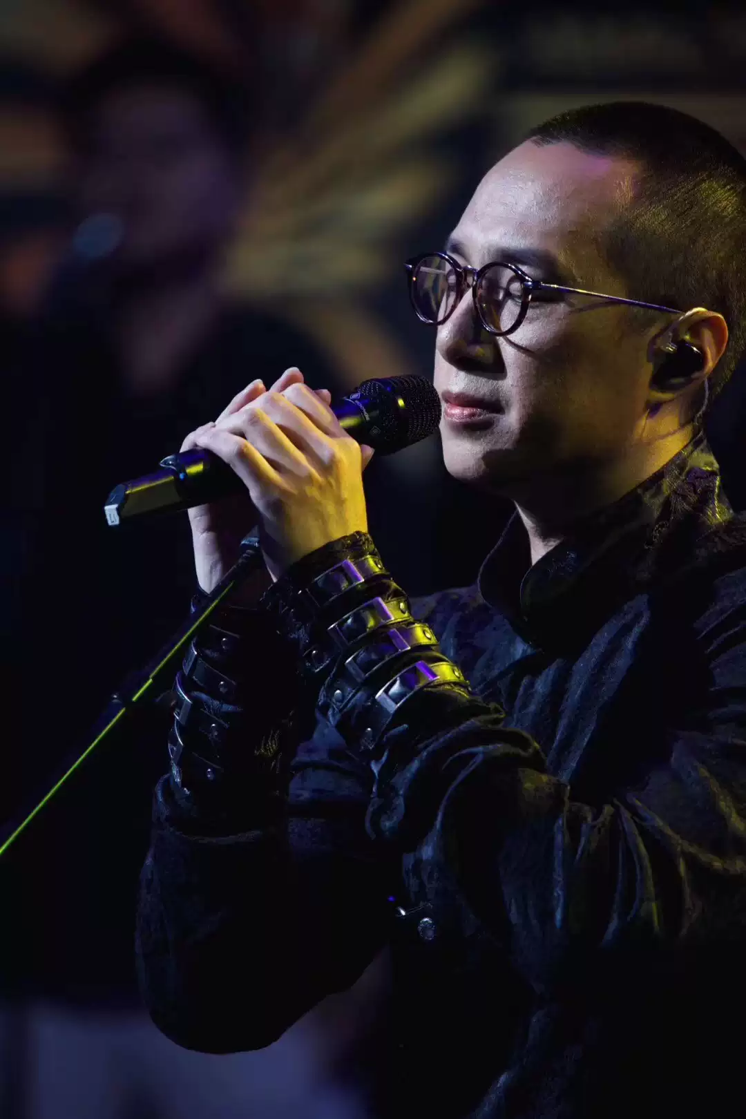 中国男低音歌手图片