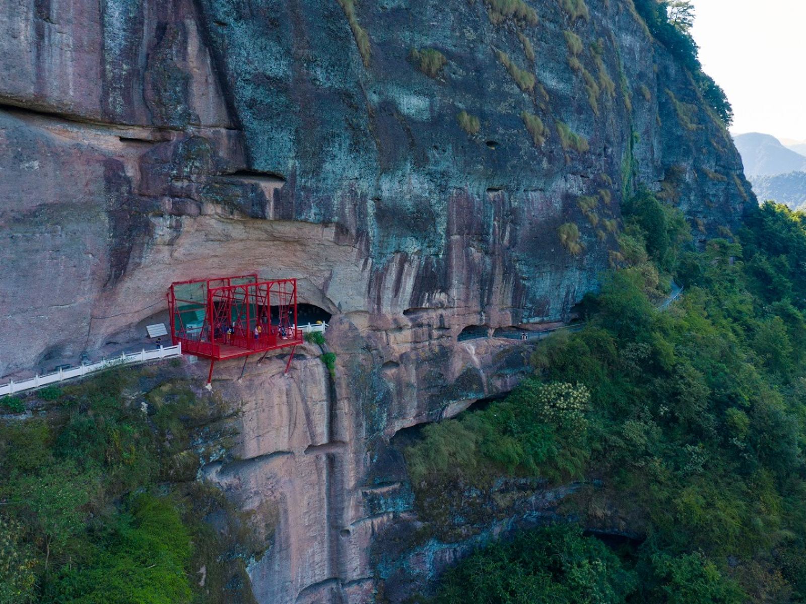 红岩文化景区图片