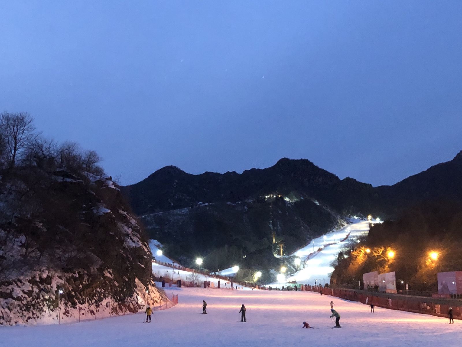 【低于三折】北京大兴雪都滑雪场又来了，暖冬福利大放送，在滑雪的动次打次中嗨翻这个冬季！！！ - 小泥人