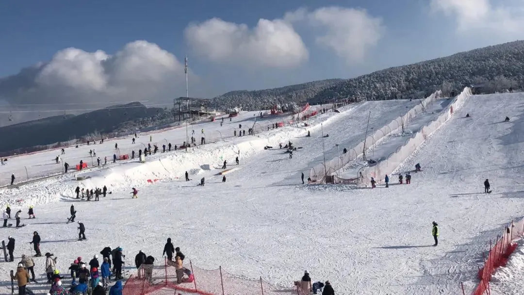 河南郑州滑雪场图片
