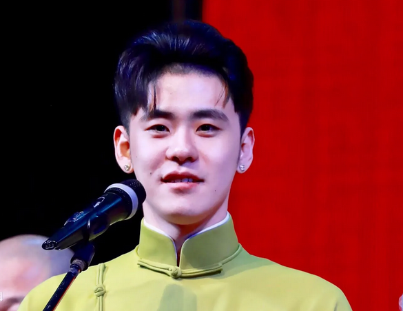 张云雷1.png