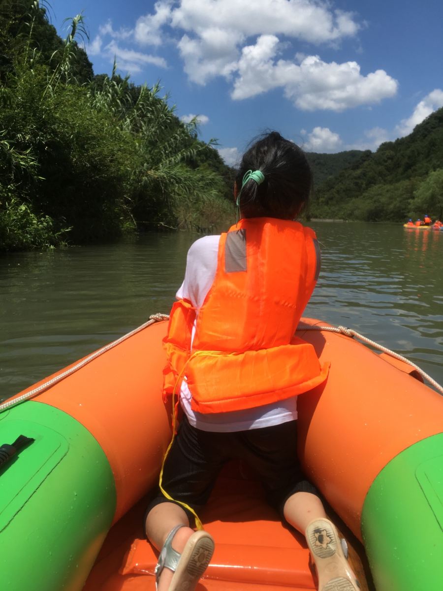 绍兴会稽山峡洞漂流