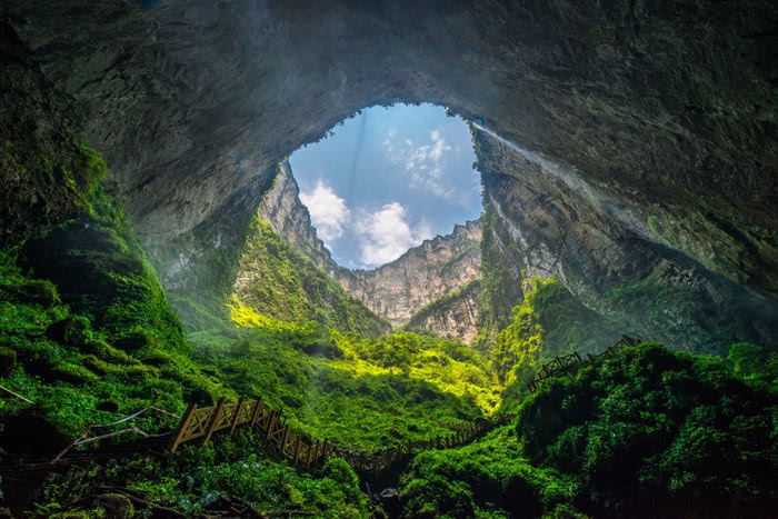 天生三橋和天坑地縫哪個(gè)好玩