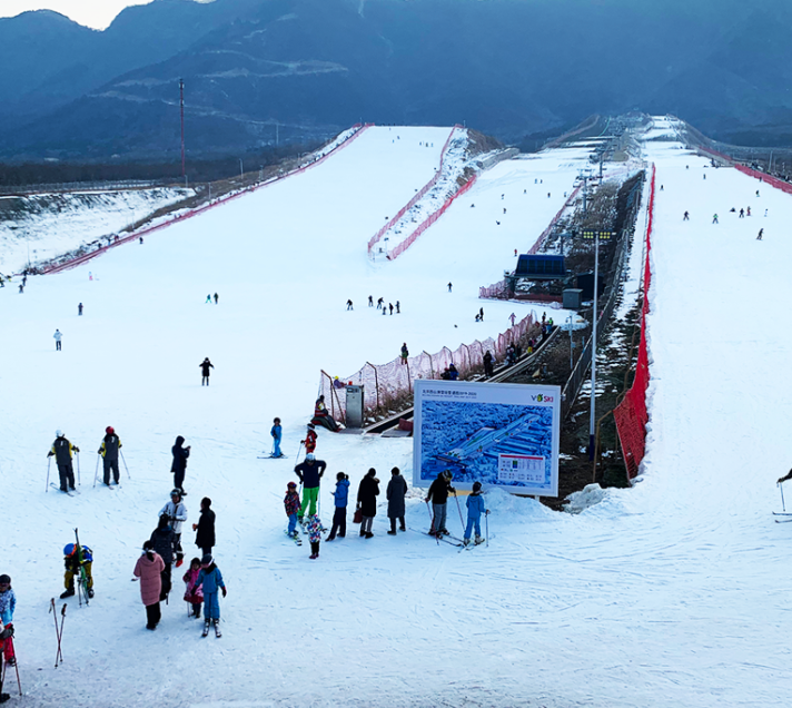 北京西山滑雪场雪道图片