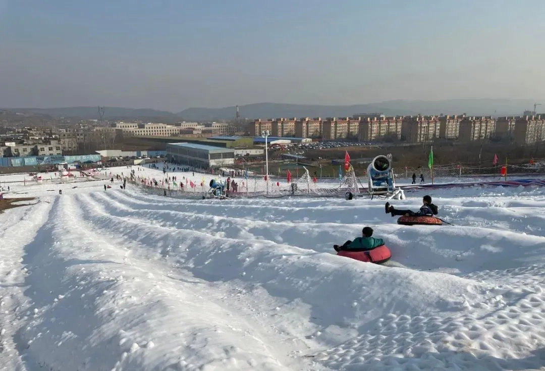 伊宁县开心滑雪场图片
