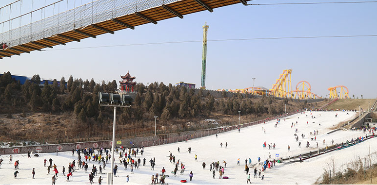 新乡滑雪场五龙山图片