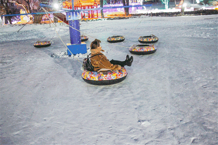 青龙湖公园冰雪乐园