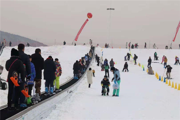 德百滑雪场图片