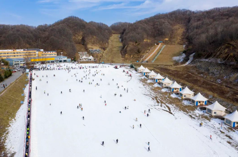 镇西滑雪场图片