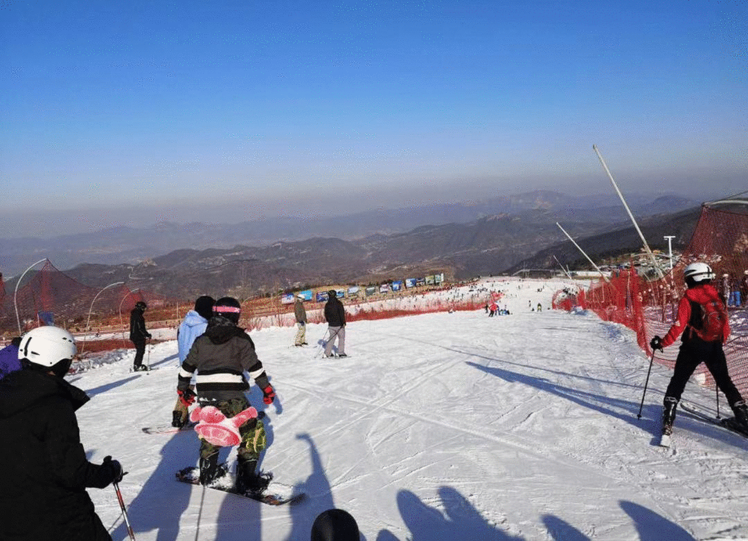 探路者嵩顶滑雪图片