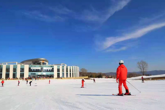 娅豪国际滑雪场图片