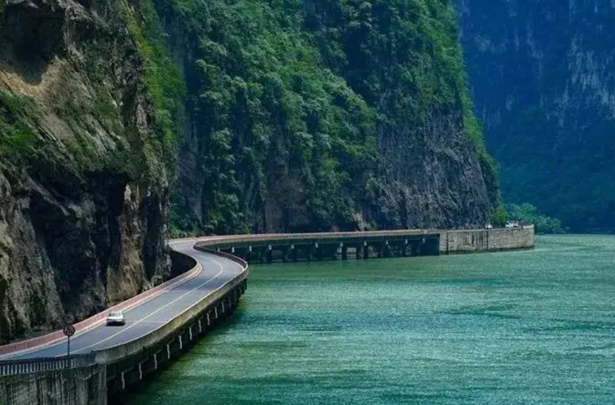 中国最美的6条水上公路，如同人间仙境，全部走过人生才完美