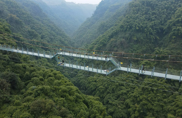 玻璃栈道,金鸡桥,仙侣牧云桥,攀岩项目川西竹海景区位于四川省成都