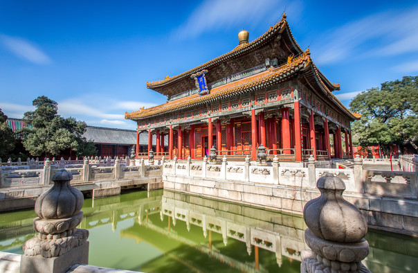国子监位于北京市东城区国子监街15号,始建于元代至元二十四年(1287)