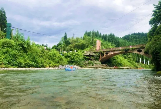 洪雅瓦屋山漂流