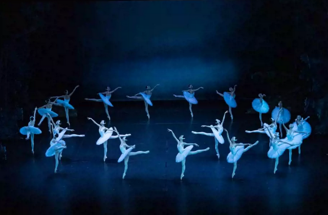 中央芭蕾舞团《天鹅湖》南京站