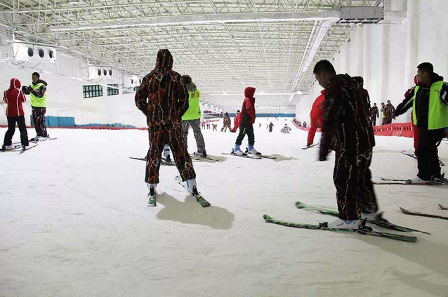 天鹅堡室内滑雪场