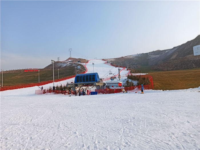 龙潭山滑雪场图片