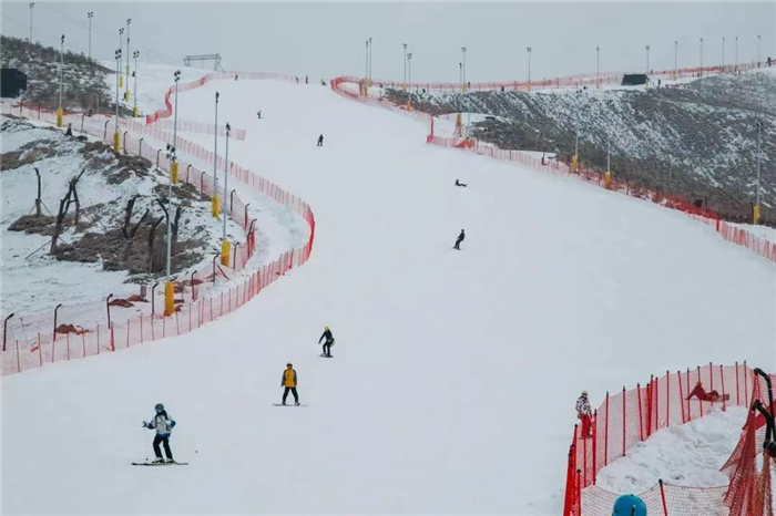 兰州龙山国际滑雪场