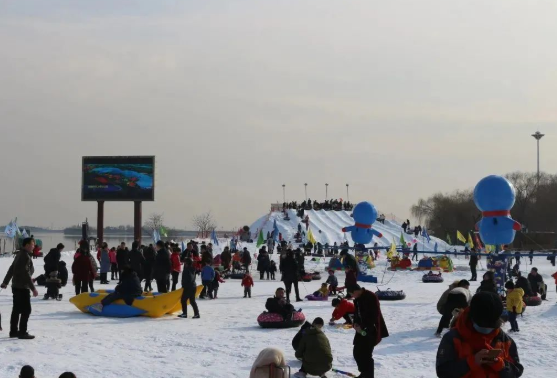 天颐湖冰雪乐园