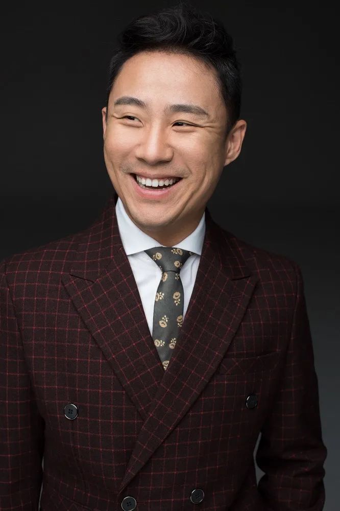 郭亮:相声演员,喜剧演员2017年与孪生哥哥郭阳参与录制东方卫视《喜剧