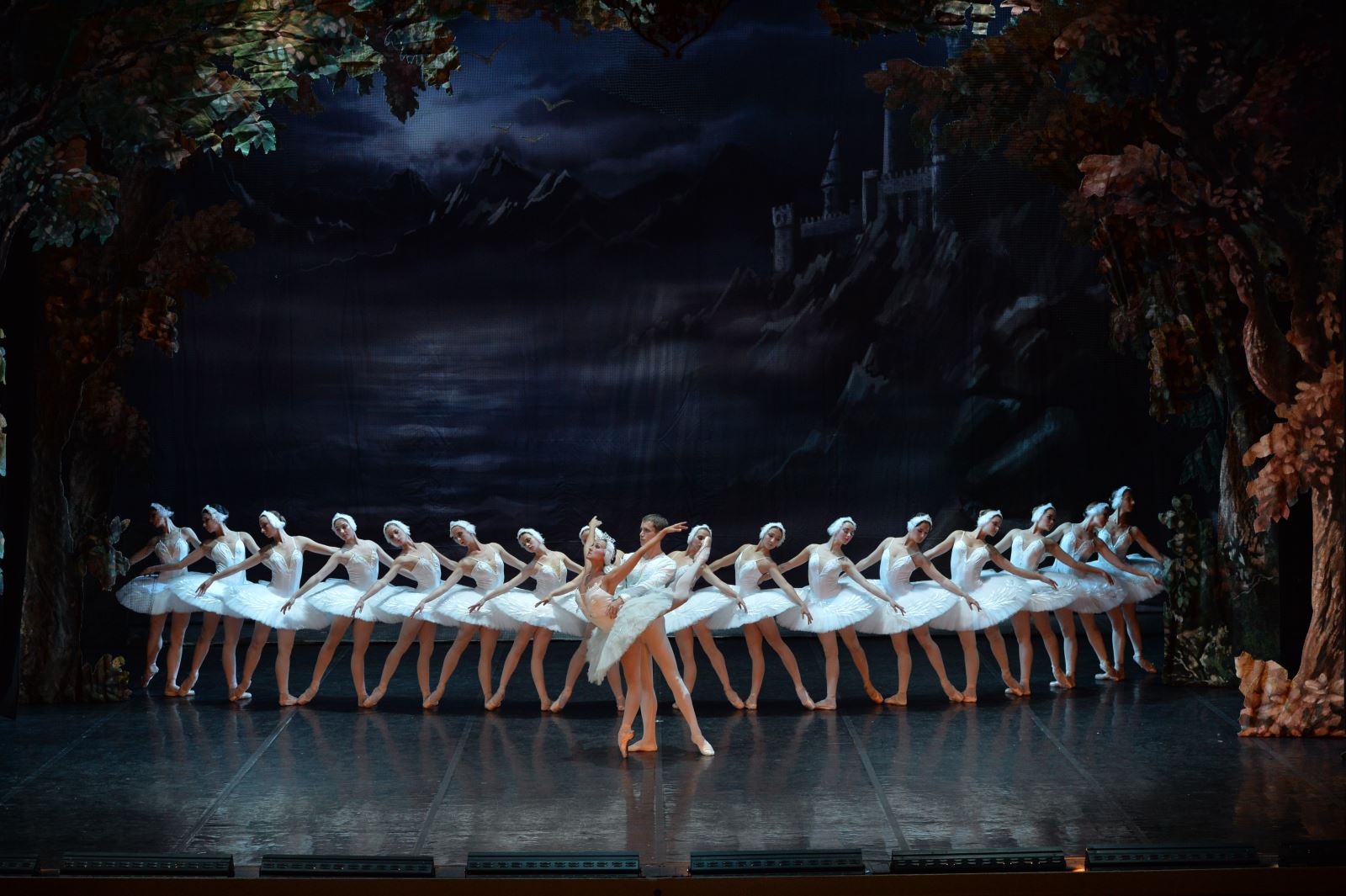 俄罗斯圣彼得堡古典芭蕾舞团 《天鹅湖》 - 珠海华发中演大剧院