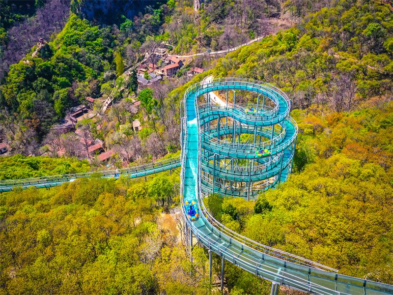 鲁商•红叶柿岩旅游区