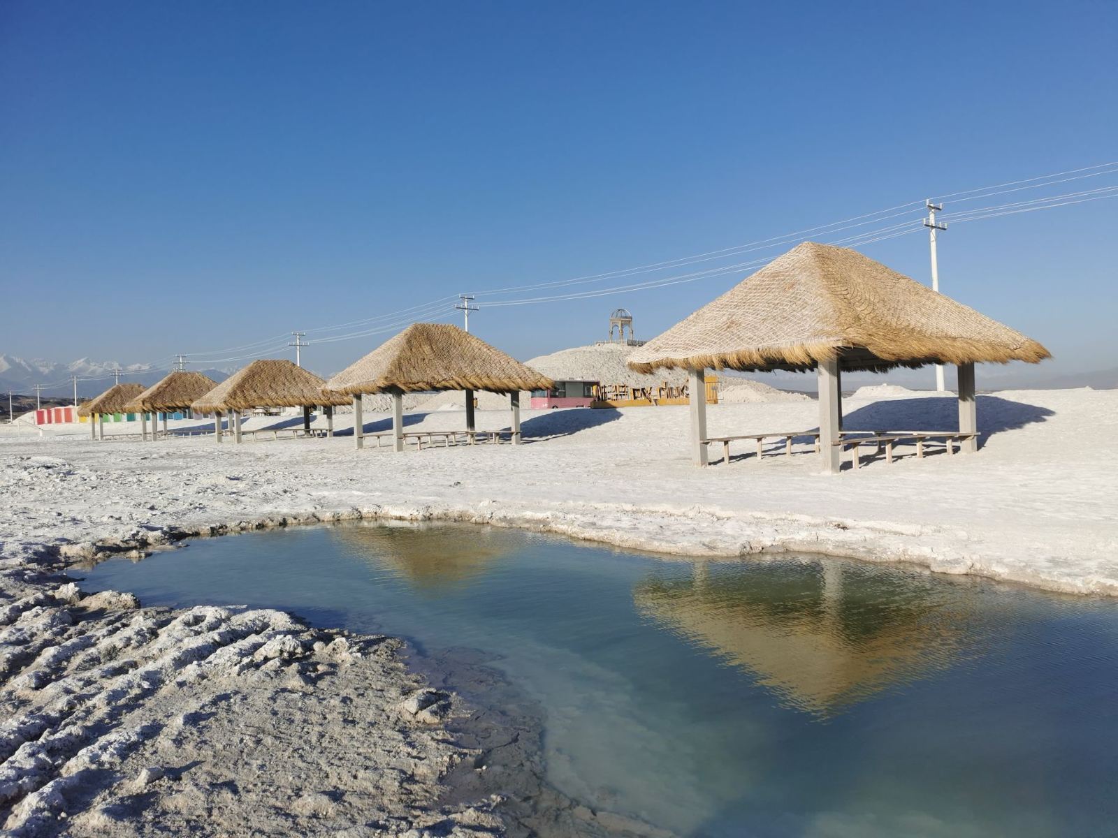 吐鲁番盐湖图片