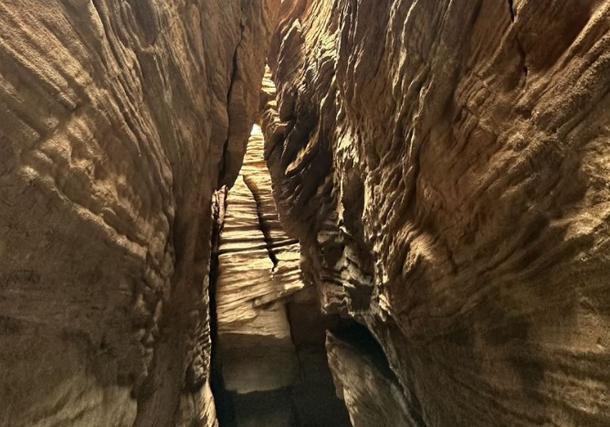 西南界洞峽群風景區(qū)