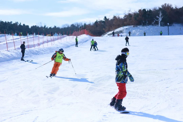 青島藏馬山滑雪場