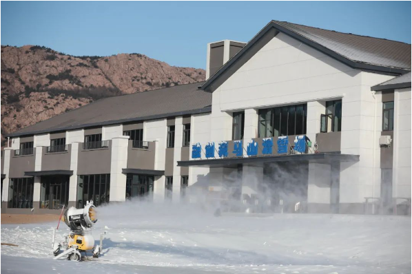 青島藏馬山滑雪場