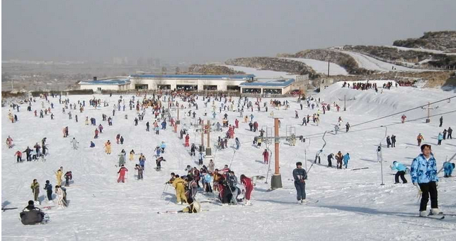 新鄉(xiāng)五龍山滑雪場