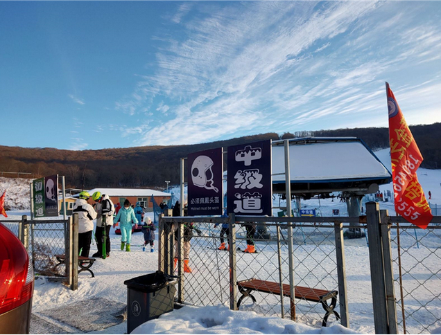 哈尔滨帽儿山滑雪场