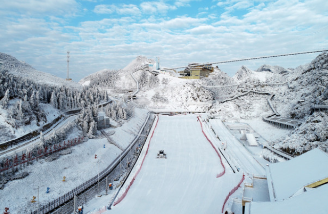 六盘水梅花山国际滑雪场