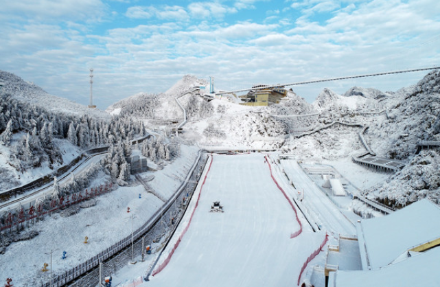 六盤水梅花山國際滑雪場