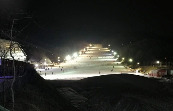 吉林鸣山绿洲滑雪场
