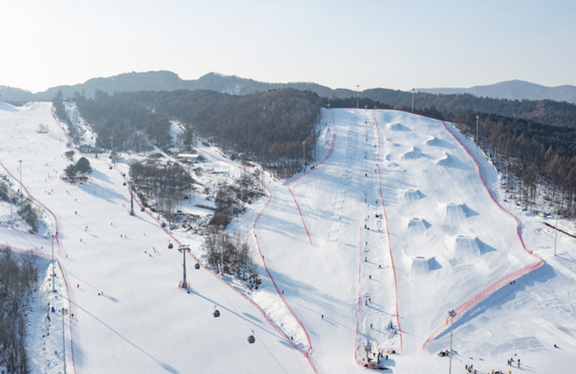 萬(wàn)峰通化滑雪度假區(qū)