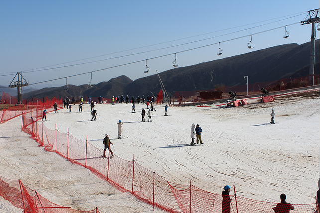 中岳嵩頂滑雪場