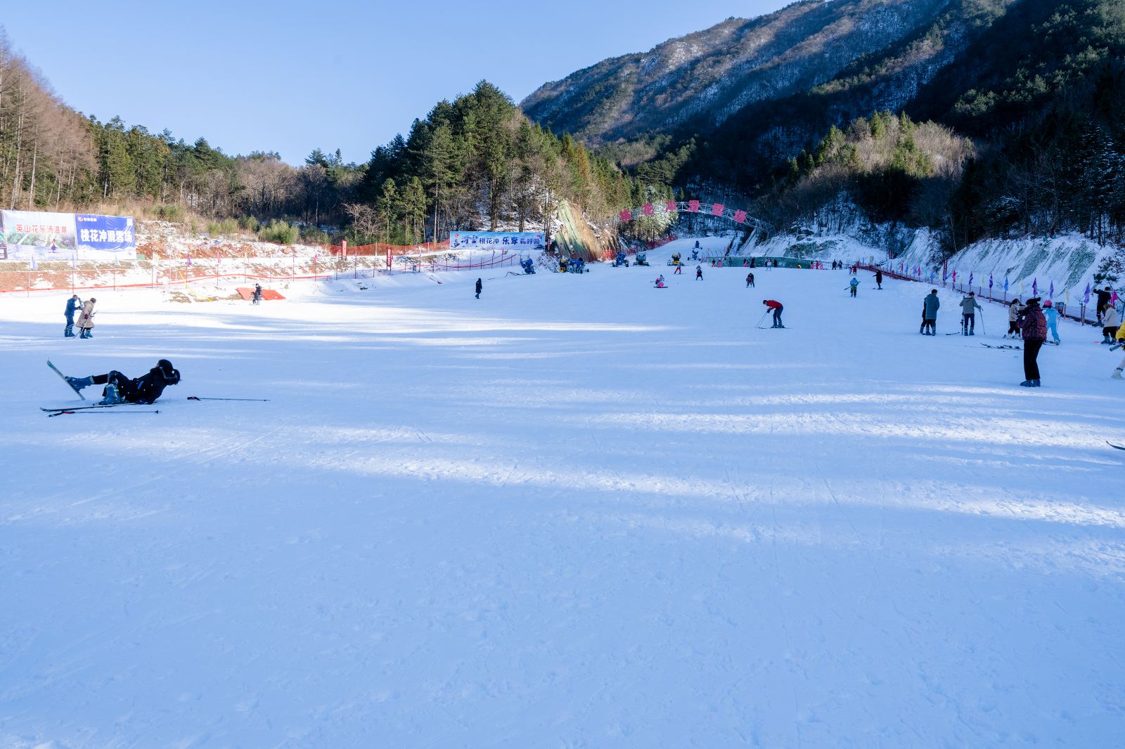 桃花冲滑雪世界2.jpg